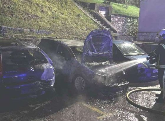 U Mostaru uhićene dvije osobe zbog podmetanja požara na više vozila