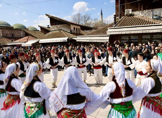 Svečani defile kulturno-umjetničkih društava povodom 6. aprila