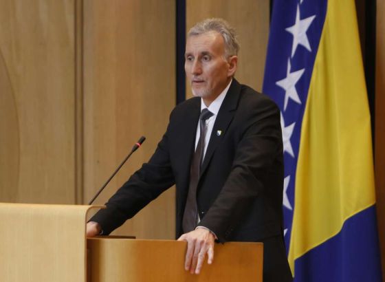 Ademović: Većina od osam delegata koji mogu usvojiti bilo koji zakon razlog je blokada u Domu naroda