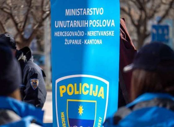 Trojica Sarajlija u Mostaru opljačkala stranu državljanku, ugurali je u stan i ukrali torbu