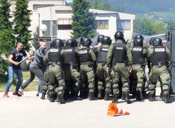 MUP ZDK: Policija je profesionalno reagirala na prijetnje, spriječiti širenje dezinformacija