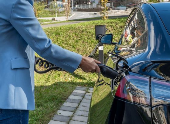 Zašto sve više ljudi razmišlja o prelasku na električna vozila?