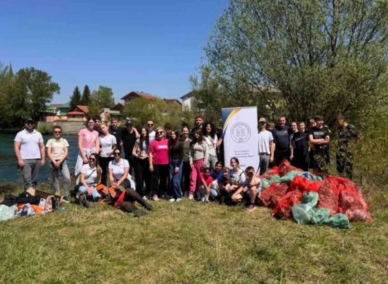 Akcija čišćenja Une okupila učenike, institucije i lokalnu zajednicu