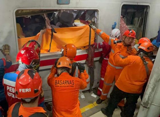 Broj poginulih u sudaru vozova u blizini indonezijskog glavnog grada Džakarte porastao na 14