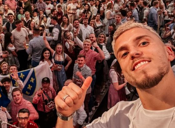 Demirović častio pivom navijače Stuttgarta: Nisam očekivao ovoliko ljudi