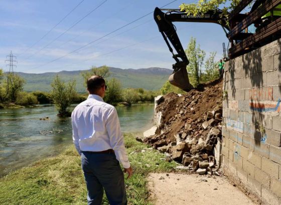 Bihać: Nastavljeno uklanjanje nelegalno betoniranih obala Une