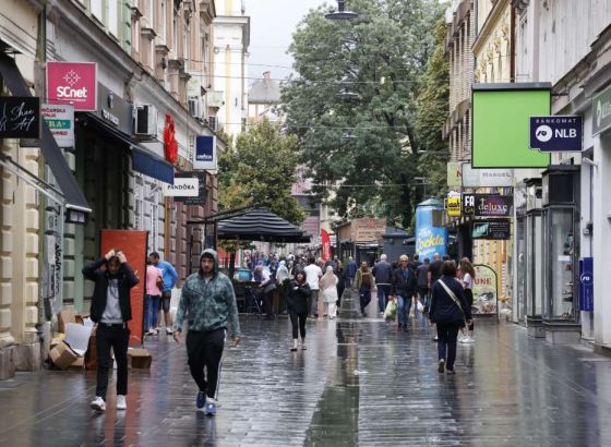 Sunčano vrijeme, tokom dana povećanje oblačnosti s lokalnim pljuskovima