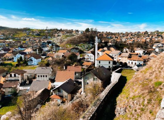 U Banjoj Luci, Bijeljini i Doboju danas 27 stepeni, sutra u BiH oblačno s kišom i pljuskovima