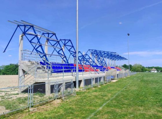 Obrušio se dio nadstrešnice na fudbalskom igralištu u mjesnoj zajednici Gornji Brezik