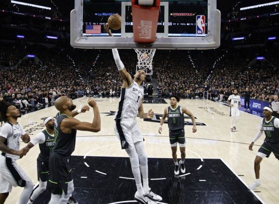 Spursi nanijeli Wolvesima najteži poraz u play-offu