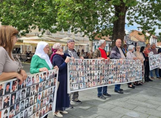 Majke Srebrenice: Puštanje ratnih zločinaca na slobodu dodatno vrijeđa žrtve i njihove porodice