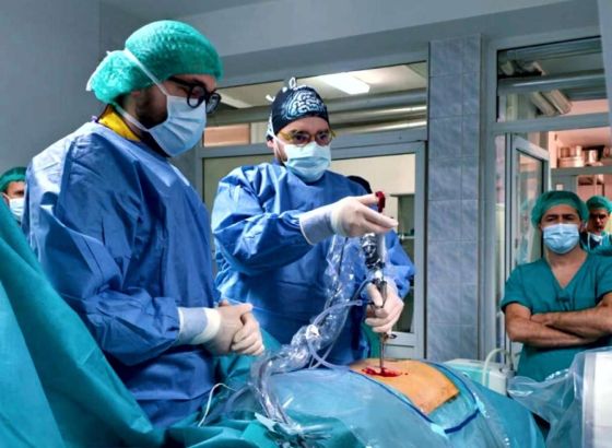 Zenički hirurzi prvi u BiH izveli endoskopsku operaciju degenerativnih bolesti kičme