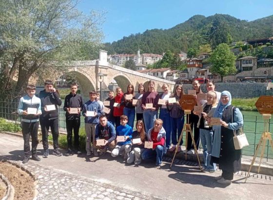 Izložba Uči o Allahu umjetnika Almira Derviševića predstavljena u Zavičajnom muzeju Konjic