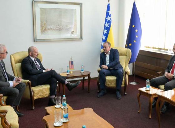 Premijer Nikšić razgovarao sa otpravnikom poslova Ambasade SAD-a u BiH Ginkelom