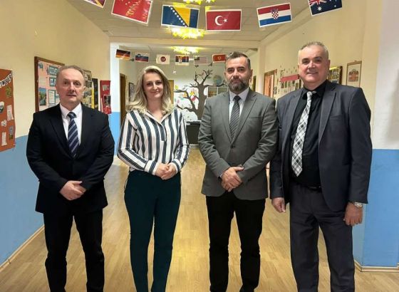Alić i Velagić posjetili Međunarodu osnovnu školu Mostar
