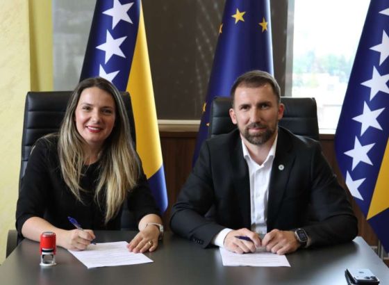Delić potpisao ugovore sa sigurnim kućama: Za zaštitu žrtava nasilja osigurano 1,1 milion KM