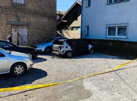Novo paljenje vozila u Brčkom, izgorilo vozilo u krugu Vatrogasnog doma