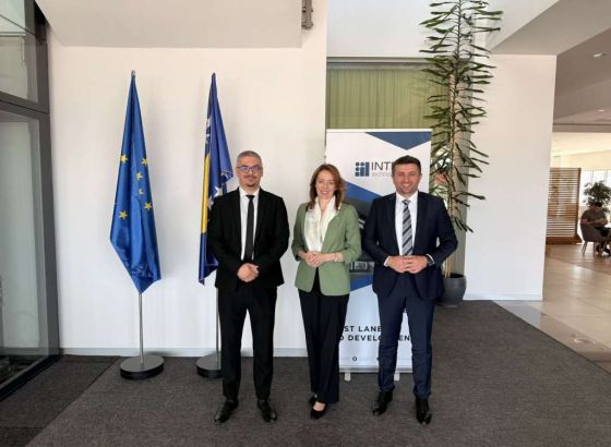 Bošnjak posjetila INTERA-u: Potrebno urediti status digitalnih nomada u BiH
