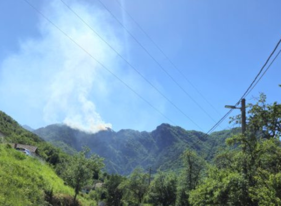 Zbog požara kod Jablanice zatražena pomoć helikoptera Oružanih snaga BiH