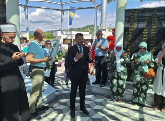 Hurtić na obilježavanju 34. godišnjice od masovnog zločina nad bošnjačkim civilima Zvornika