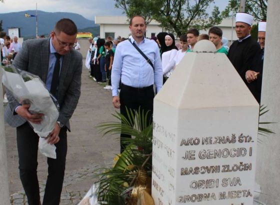 Delegacija Općine Kalesija odala počast žrtvama zločina sa područja Zvornika