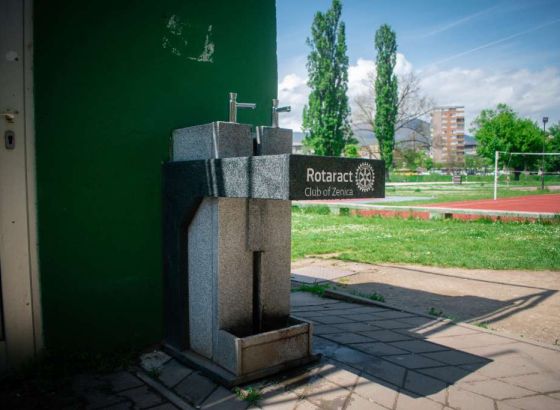 Zenica dobila prvu javnu česmu prilagođenu osobama u invalidskim kolicima