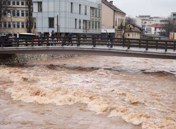 Civilna zaštita KS upozorila na obilne padavine, grmljavinu, jak vjetar i moguću pojavu grada
