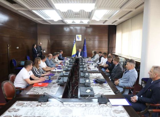 Mijatović potpisao ugovore - Skoro 22 miliona KM za razvoj male privrede u FBiH