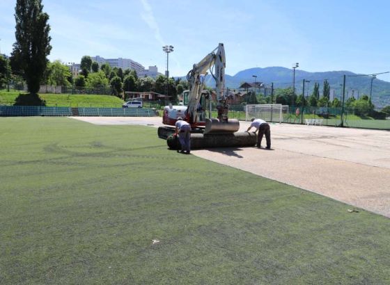 Zamjena umjetne trave na pomoćnom terenu na Koševu