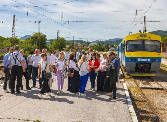 Turistički voz ponovo na Unskoj pruzi, od vikenda redovne vožnje između Bihaća i Bosanske Krupe