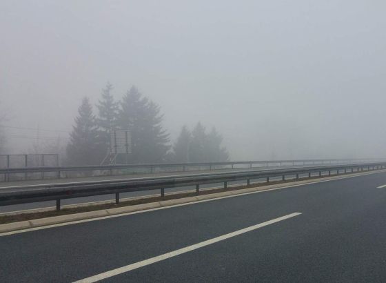 Magla na dionicama uz riječne tokove, očekuje se pojačan promet na cestama i graničnim prijelazima