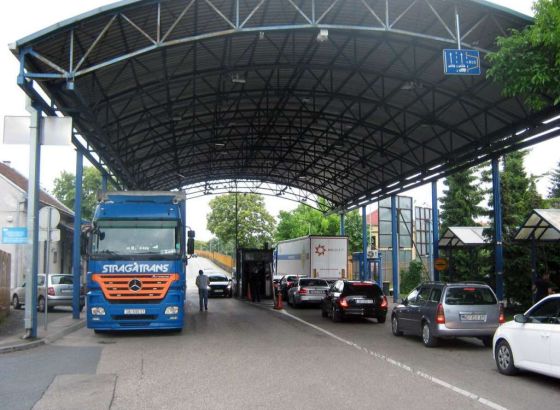 DUGE KOLONE VOZILA na graničnim prelazima Velika Kladuša, Gradina i Gradiška