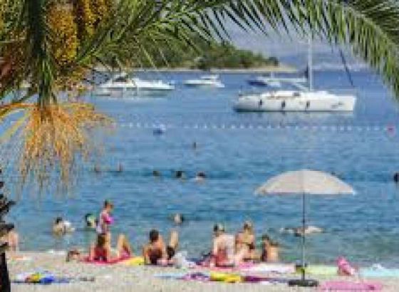 Na plaži na Sardiniji zabranjeni suncobrani