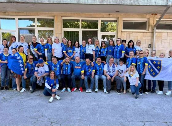 Uposlenici Kantonalne bolnice u Bihaću u dresovima Zmajeva poslali podršku reprezentaciji BiH