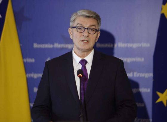 Mehmedović UPOZORAVA: Još od 2007. godine trebao je u penziju, a primao je izvanrednu platu i ima sve beneficije