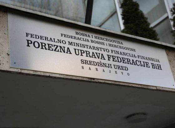 Porezni obveznici FBiH u pet mjeseci uplatili 3,67 milijardi KM javnih prihoda