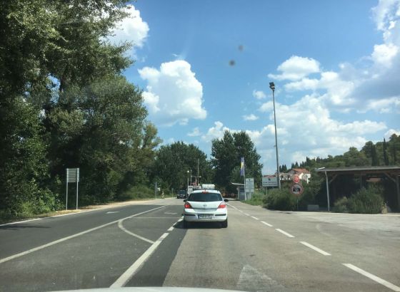 VOZAČI, STRPLJENJA! Gužve prema jugu BiH, mogući kraći zastoji na putevima i granicama