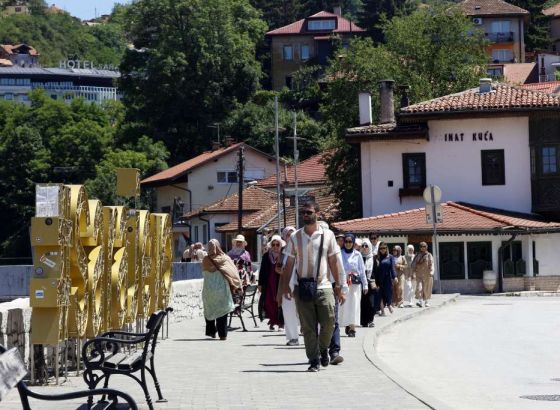 U BiH sunčano i vruće, poslijepodne mogući lokalni pljuskovi sa grmljavinom