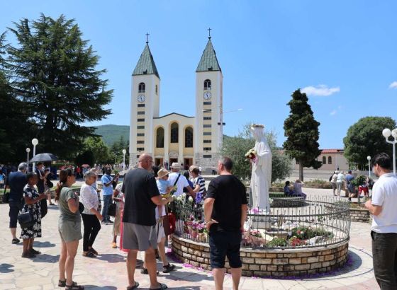 Više tisuća hodočasnika u Međugorju na 45. obljetnici Gospinih ukazanja