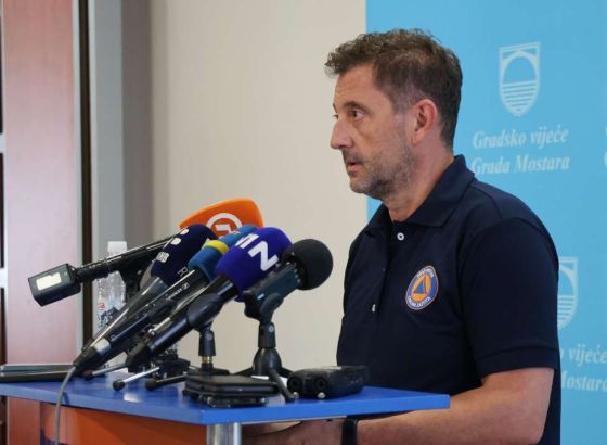 Situacija u Mostaru se stabilizira, krenuo odvoz otpada iz grada