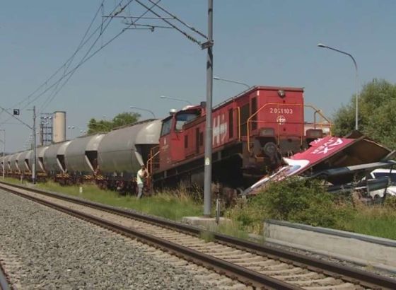 Drama u Zagrebu: Teretni voz izletio sa šina i udario u jumbo plakat