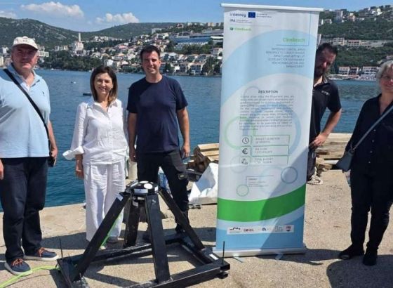 U Neumu u more postavljen uređaj za mjerenje strujanja mora i morskih valova