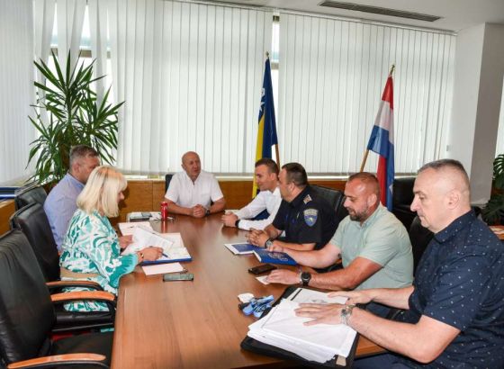Bošnjak i predstavnici sindikata razgovarali o povećanju plata i položaju policijskih službenika
