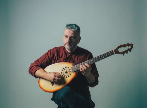 Damir Imamović nastupa na Festivalu Desant u Jajcu