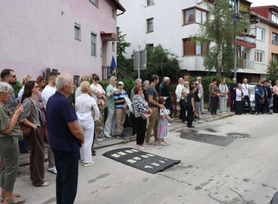 Obilježena 33. godišnjica stradanja Sarajlija u redu za vodu u ulici Hakije Turajlića na Dobrinji