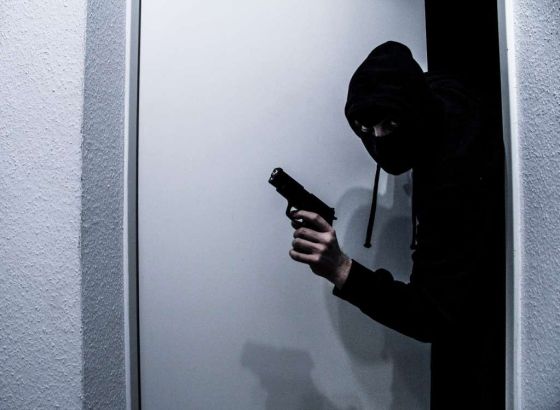 Iz kuće u Livnu ukradena veća količina novca i vatreno oružje, uhićenja u Srbiji i Zvorniku
