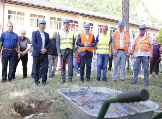 Položen kamen temeljac za novu fiskulturnu salu u Stuparima