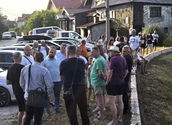 Bihać - Građani protestom ukazali na problem ispuštanja kanalizacije u Unu