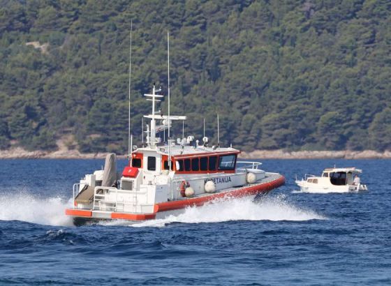 Hvar: S nasukane jedrilice spašeno 12 Španjolaca