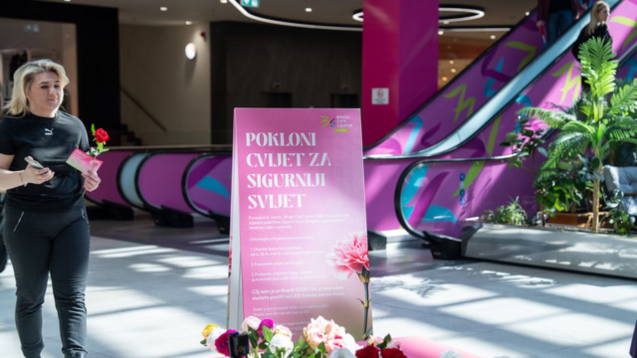 uspjesno-zavrsena-akcija-pokloni-cvijet-za-sigurniji-svijet-prikupljeno-5000-km-za-sigurnu-kucu-sarajevo02.jpeg